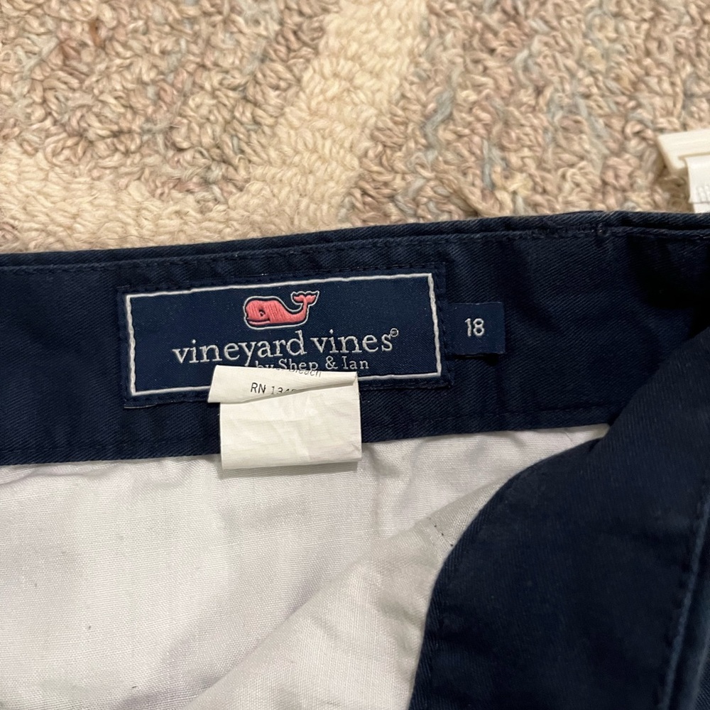 Vineyard Vines Dark Blue club shorts size 18